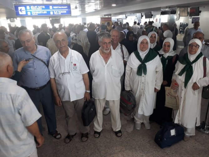 Hacı adayları dualarla uğurlandı