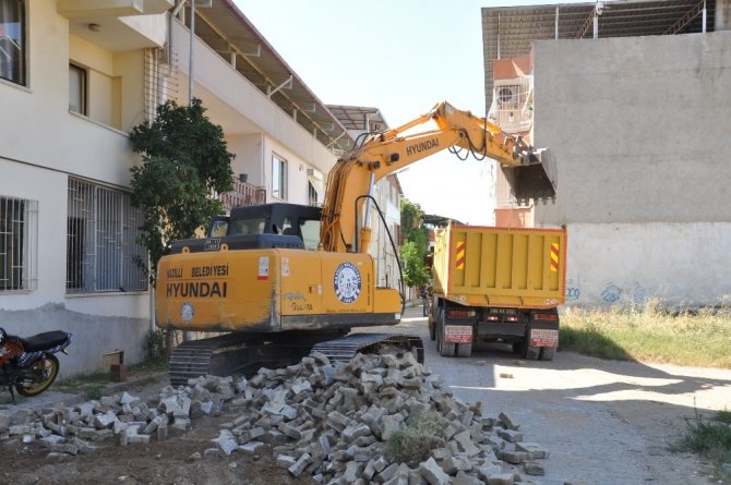 Nazilli’de yol yapım çalışmaları sürüyor