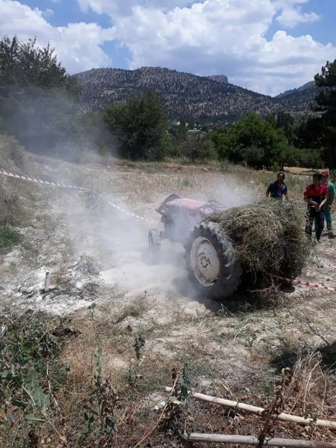 Devrilen traktörün altında kalan sürücü ağır yaralandı
