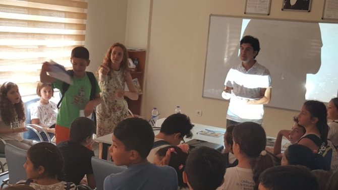 Öğrencilere geri dönüşüm eğitimi