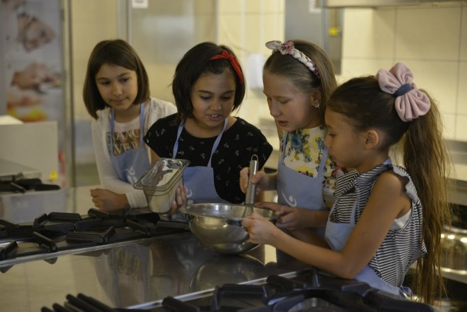 Minik aşçılar mutfakta