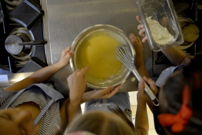 Minik aşçılar mutfakta