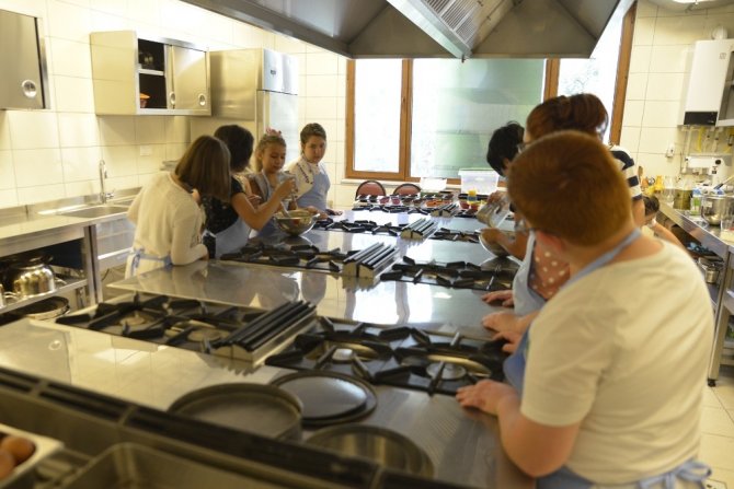 Minik aşçılar mutfakta