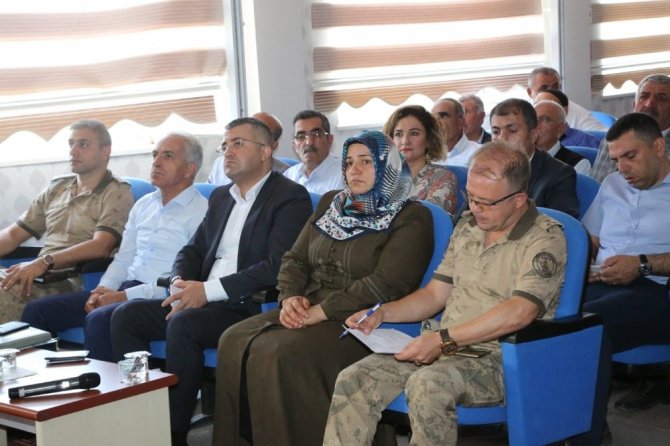 Van Su ve Kanalizasyon İdaresi VASKİ yetkilileri Gevaş’ta muhtarlar bir araya geldi