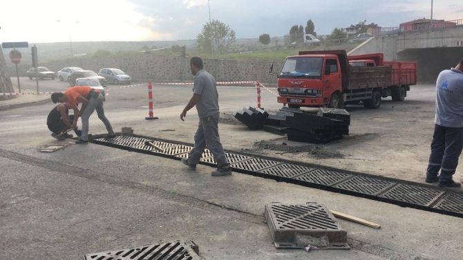 TESKİ Süleymanpaşa’da yağmur suyu hattı ve mazgal yapımına devam ediyor