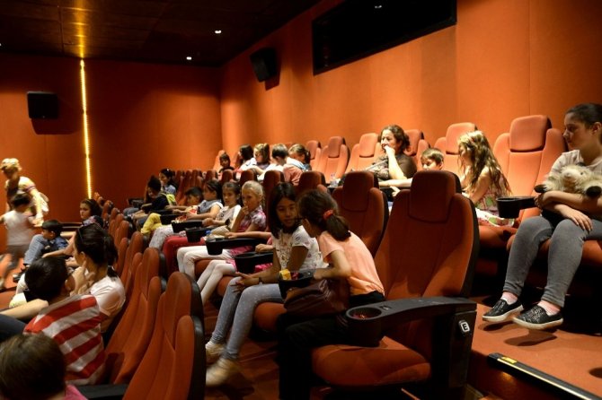 Çocukların sinema keyfi