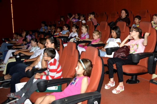 Çocukların sinema keyfi