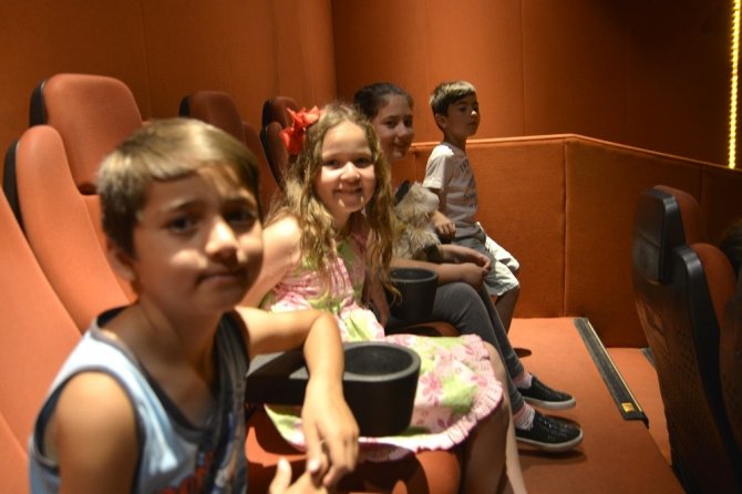 Çocukların sinema keyfi