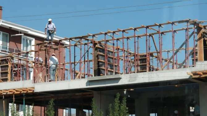 İnşaat işçileri yürekleri ağza getirdi