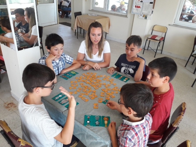 Kazandereli çocuklar, Çocuk Kulübü ile eğlenirken öğrendi