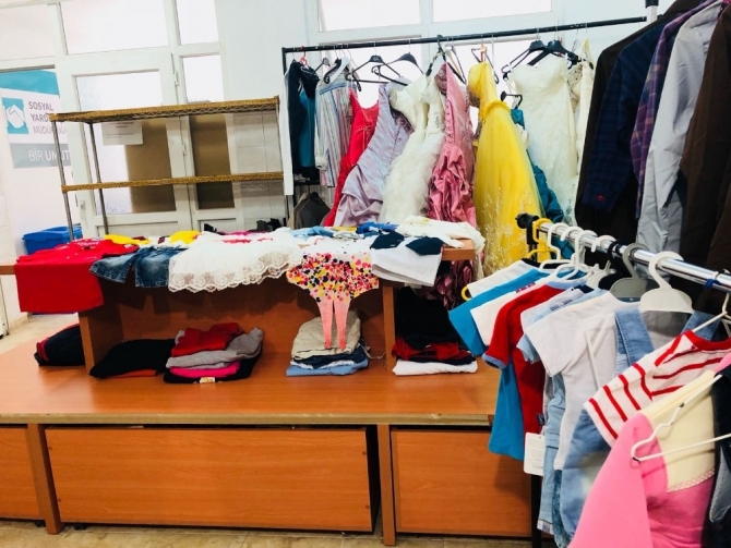 Bu bayramda ihtiyaç sahiplerinin yüzü Dost Eli Giyim Mağazası’yla gülecek