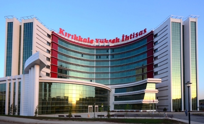 Genç kadından 24 adet kitle çıkartıldı