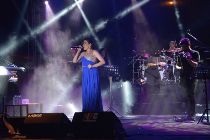 Tekirdağlılar Burcu Güneş ile coştu