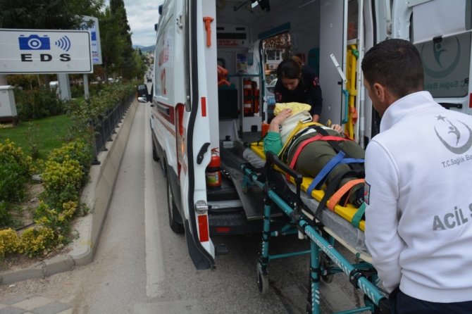 Bilecik merkez Atatürk Bulvarı'nda Otomobil yayaya çarptı: 1 yaralı