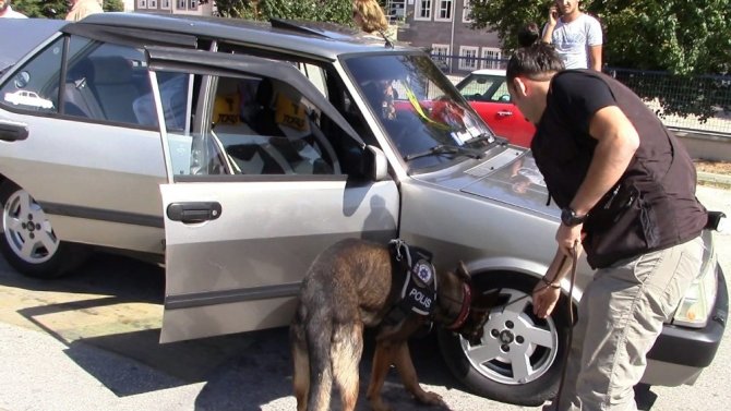 Polisten "Çocuk ve Gençlerin Korunmasına Yönelik Okul Çevreleri ile Servis Araçları Denetim Uygulaması"