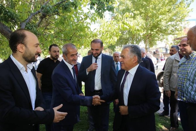 Başkan Büyükkılıç ile Çelik; aşure dağıttı