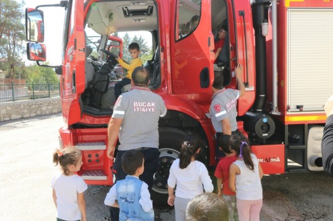 Burdur'un Bucak İtfaiye Müdürlüğüne Miniklerden anlamlı ziyaret
