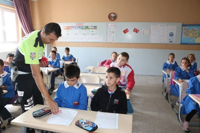 Denizli'nin Çivril İlçesi'nde Öğrencilere Trafik Eğitimi Veriliyor