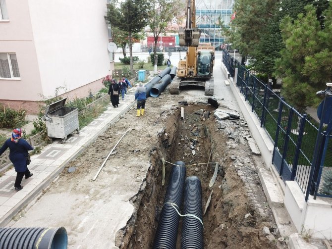 Bozüyük Belediye Başkan yardımcısı Rasim Keskin, alt yapı çalışmalarını inceledi