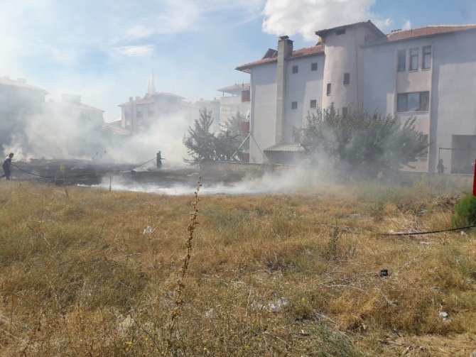 Kula'daki ot yangını korkuttu