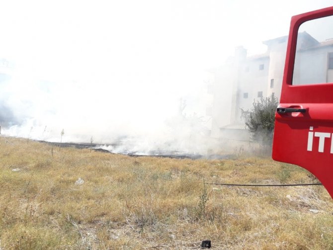 Kula'daki ot yangını korkuttu