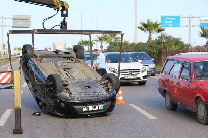 Karadeniz Sahil Yolu'nda takla attığı otomobili bırakıp kaçtı