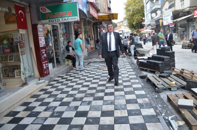 Alaplı'da kaldırımlar 30 yıl sonra yenileniyor