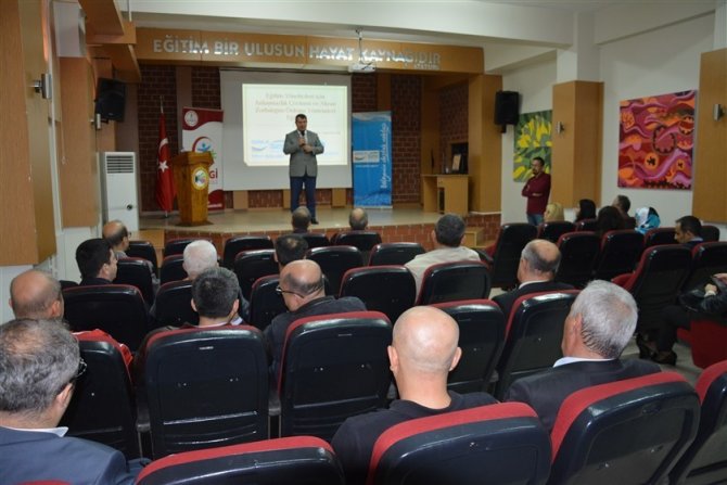 Edremit'te Eğitim yöneticilerine eğitim