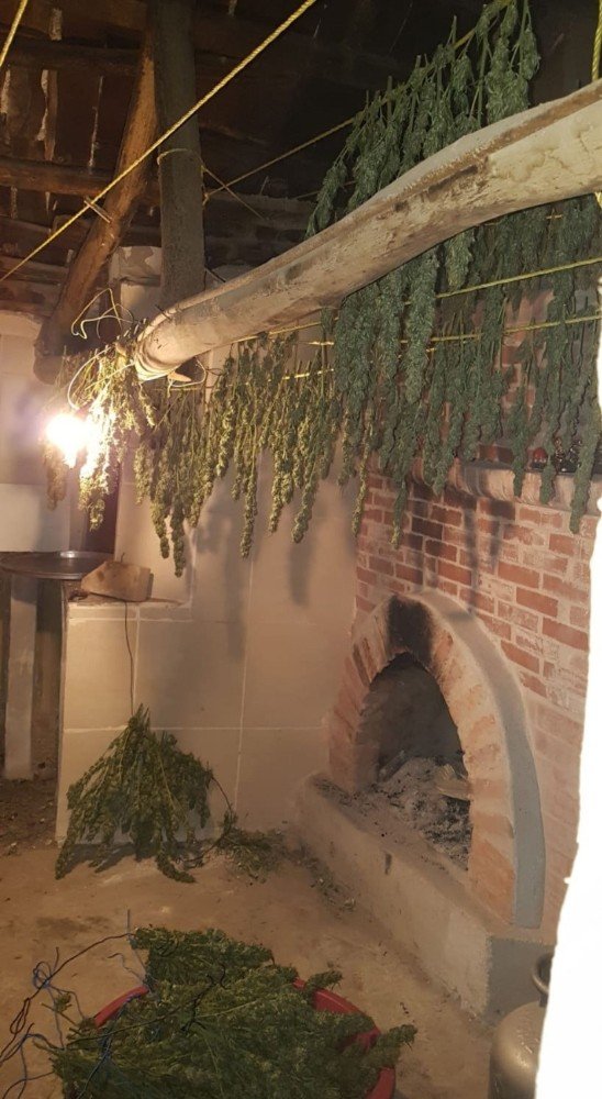 Ankara'nın Gölbaşı ilçesinde Zehir taciri yakalandı