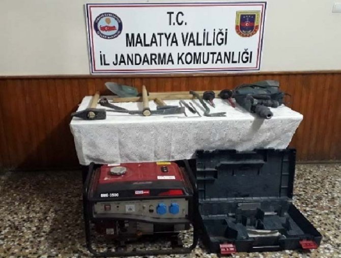 Malatya'nın Doğanşehir ilçesinde Kaçak kazı yapanlara suçüstü