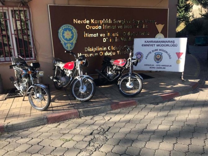 Motosiklet hırsızları kamerada "3 adet motosikleti çalan 2 kişi tutuklandı"