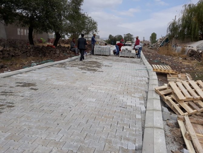 Van'ın Çaldıran Belediyesinden yol yapım çalışması