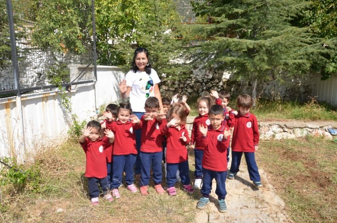 Akseki'de Küçük bahçıvanlar iş başında