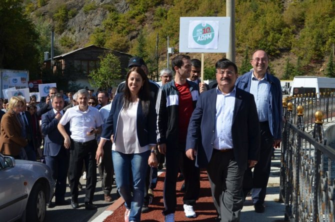 Artvin'de Dünya Yürüyüş Günü dolayısıyla Sağlıklı yaşam için günde 10 bin adım