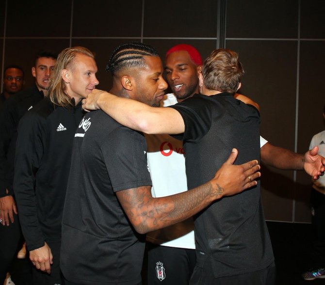 Beşiktaşlı futbolcular Caner Erkin’in doğum günü kutlandı