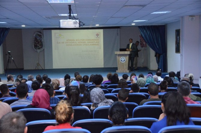 “Görsel Kültür Kuramının İlk ve Ortaokul Görsel Sanatlar Derslerinde Uygulanması” Çalıştayı başladı