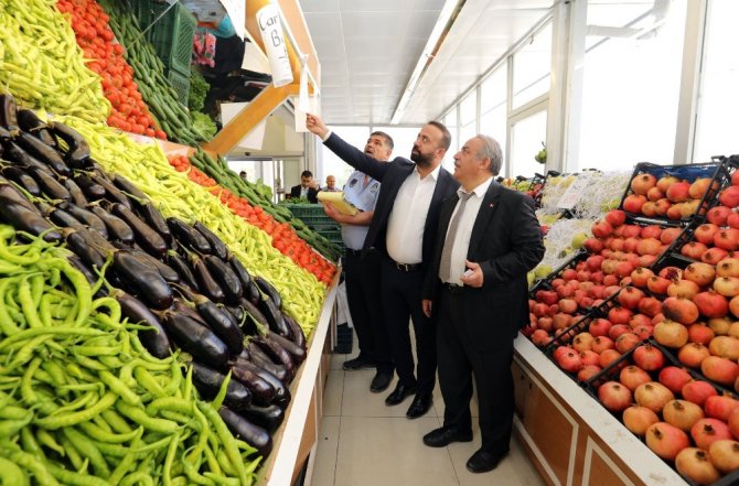Van Büyükşehir Belediyesi Zabıta ekiplerinden stokçuluk ve fahiş fiyat denetimi