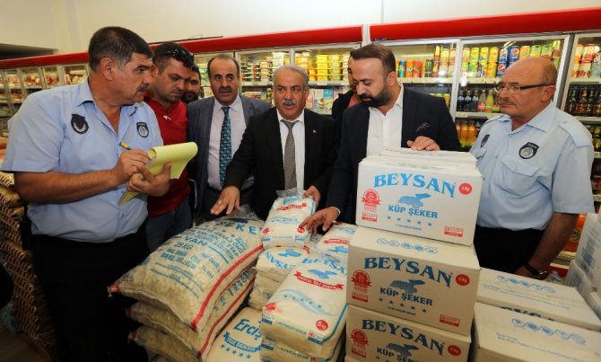 Van Büyükşehir Belediyesi Zabıta ekiplerinden stokçuluk ve fahiş fiyat denetimi