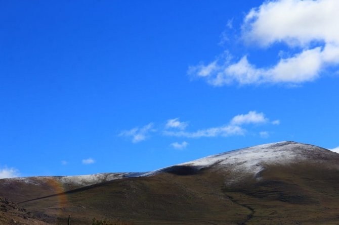Yeni sezonun ilk karı Ardahan’a yağdı!