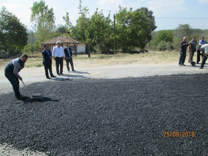 Simav’da 55.5 kilometre bitümlü sıcak karışımlı asfalt yol yapıldı.