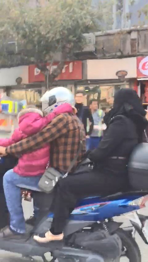 Bursa’da çocuk üç kişinin motosikletle tehlikeli yolculuk