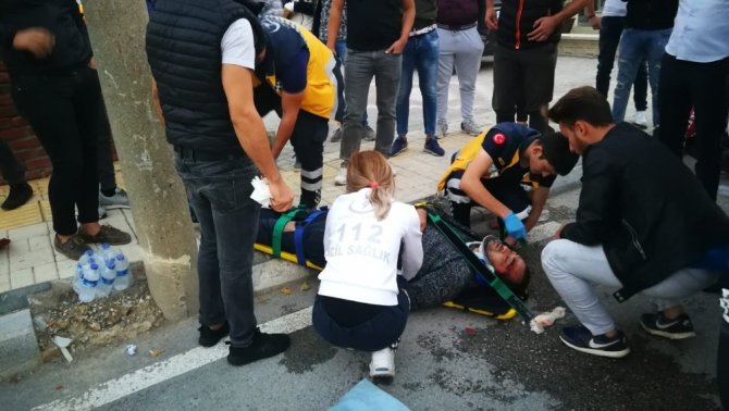 Bursa'da motosiklet ve otomobilin çarpışma anı güvenlik kamerasına yansıdı.