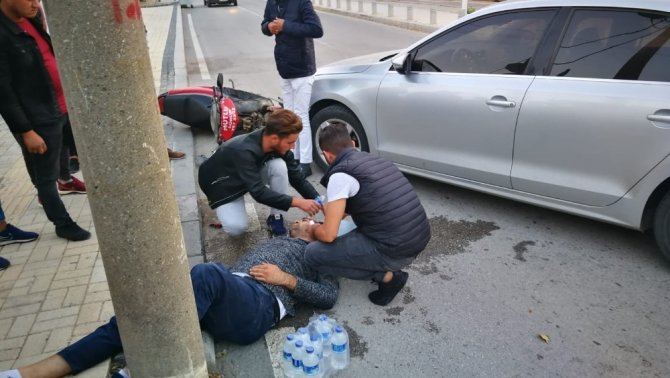 Bursa'da motosiklet ve otomobilin çarpışma anı güvenlik kamerasına yansıdı.