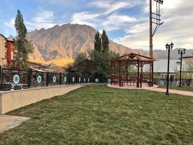 Hakkari Belediyesi yaptığı çalışmalarla şehrin dokusunu değiştirdi