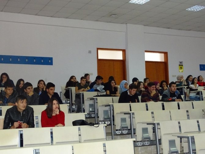 Hisarcık’ta üniversite öğrencilerinden Mevlid-i Nebi Gençlik Bilgi Yarışması