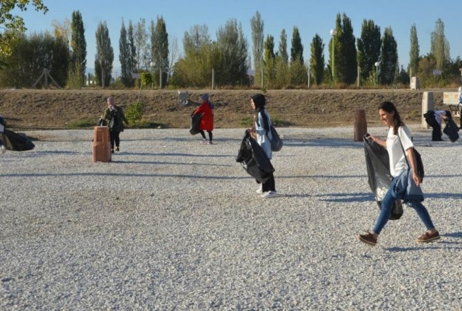 Konya'nın Ereğli İlçende Üniversite öğrencilerinden örnek davranış