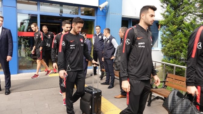 A Milli Takım Rize'de Bosna-Hersek ile oynayacağı özel maç için Trabzon'a geldi