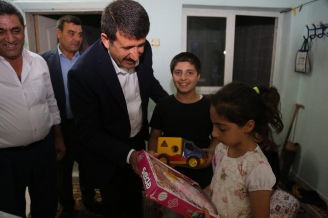 Eyyübiye Belediye Başkanı Mehmet Ekinci ev ziyaretlerini sürdürüyor