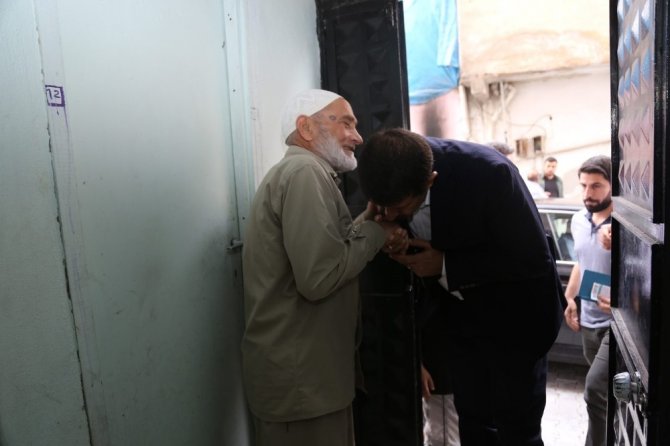 Eyyübiye Belediye Başkanı Mehmet Ekinci ev ziyaretlerini sürdürüyor