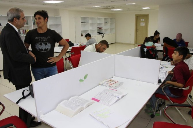 Haliliye Belediye Başkanı Fevzi Demirkol öğrencilerle bir araya geldi